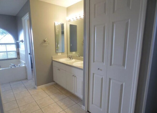 Building Photo - 709 Rue Labeau Cir