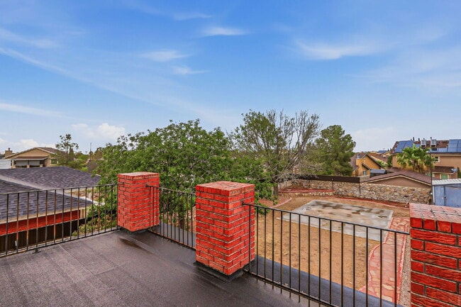 Building Photo - For Rent – 3 Bedroom, 2.5 Bath Home with Mountain Views & Refrigerated Air