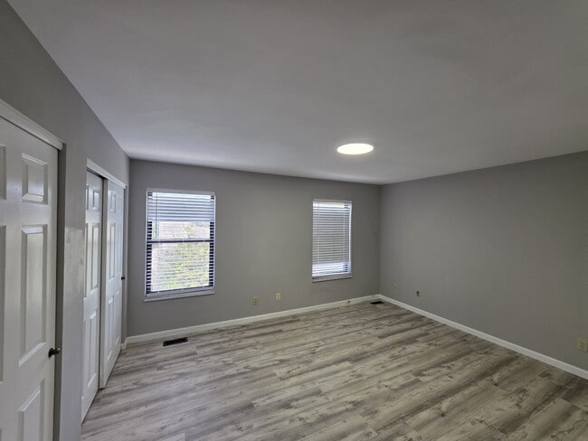 Building Photo - 813 Forest Trace Dr