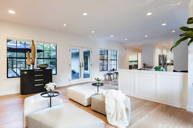 Building Photo - Luxurious Short Term Lease in Atherton: Ov...