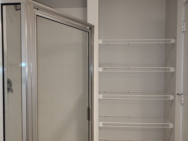 Building Photo - Modern Condo located  in South Main Square! 50% discount on first full months rent for qualified ...