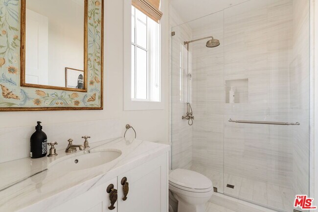 Building Photo - 5770 Busch Dr