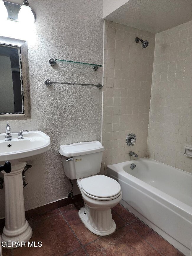 Building Photo - 11300 Crater Lake Ave