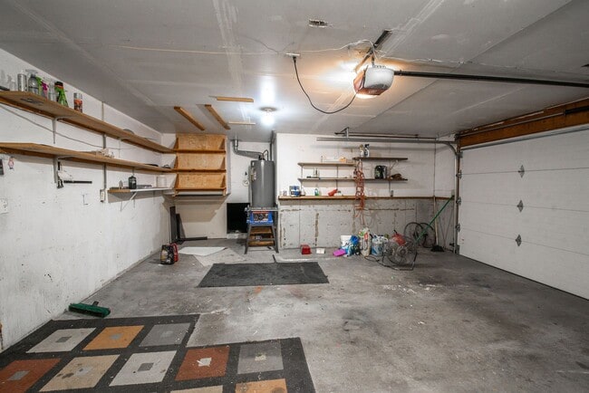 Building Photo - Spacious 3-Bed Home in Hayden Lake with La...