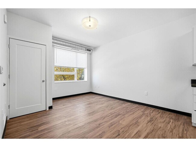 Building Photo - 2318 Jefferson St NE