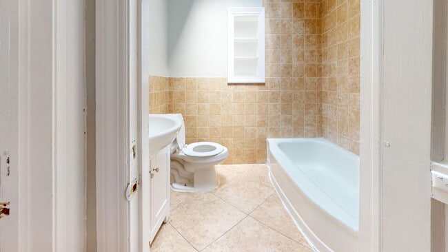 Building Photo - Charming Modern 3 Bedroom w/ Washer & Dryer & Optional 4th Bedroom in Basement | Overbrook