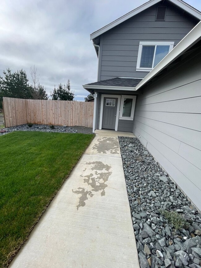 Building Photo - 1122 Chelsea Wy