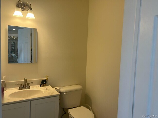 Building Photo - 126 Trafalgar Dr