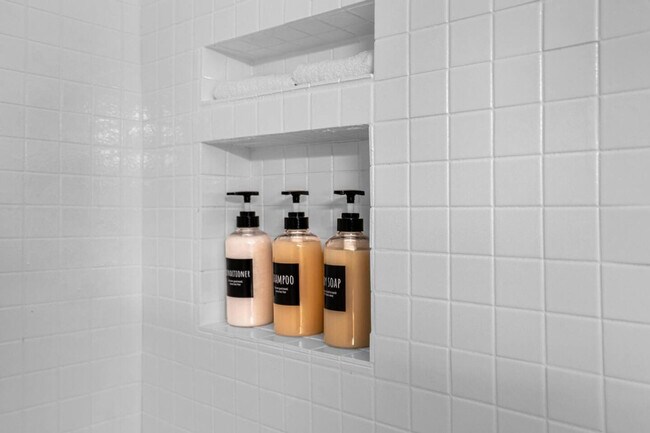 Building Photo - 13930 Heritage Club Dr