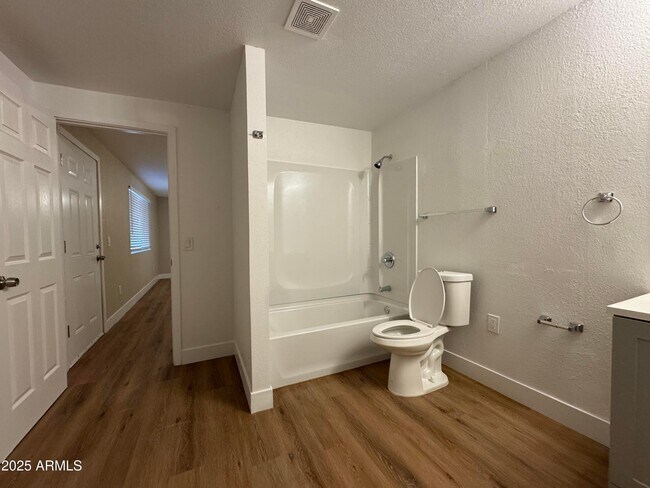 Building Photo - 2020 E Arbor Ave