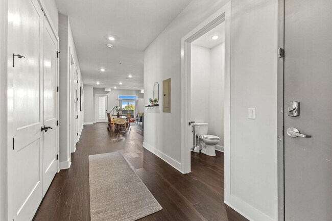 Building Photo - 1224 2nd Ave S