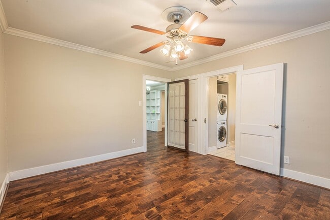 Building Photo - 726 E 26th St