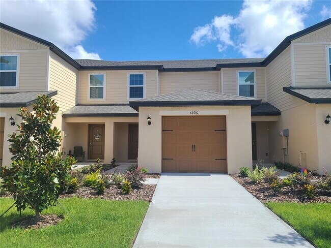 Building Photo - Beautiful 2-Bedroom Townhouse in Tampa | Brand New Paint & Vinyl Floors!