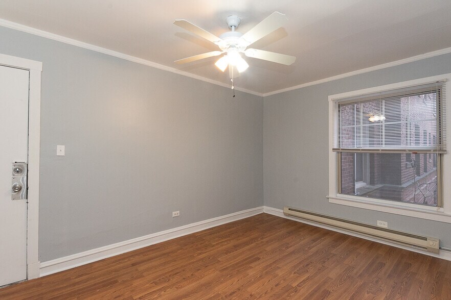 Building Photo - 3271 W Wrightwood Ave