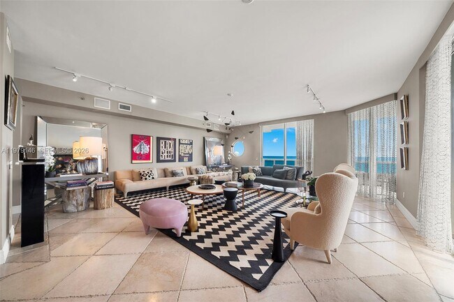 Building Photo - 5801 Collins Ave