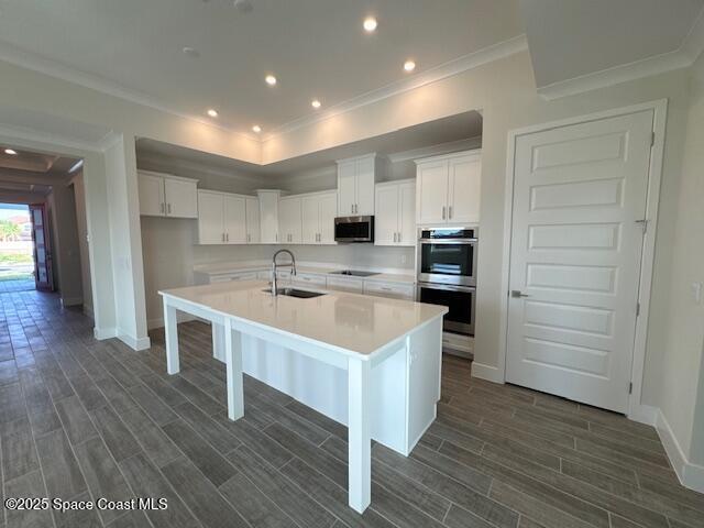 Building Photo - 657 Clearwater Ave