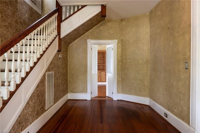 Building Photo - Port Norfolk