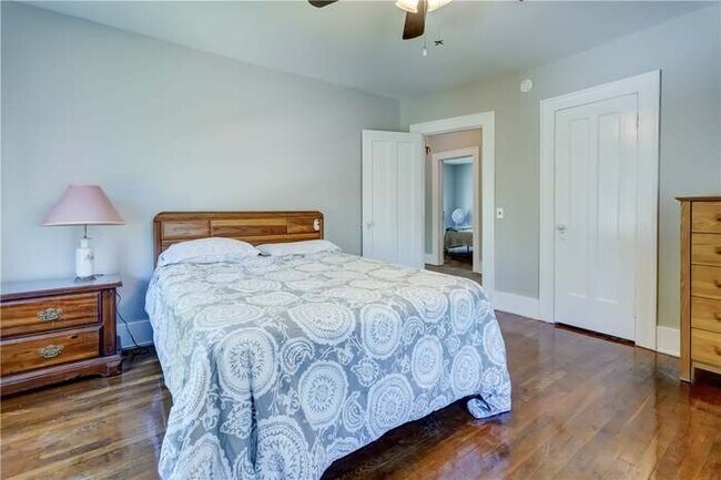 Building Photo - 144 Deerfield Dr