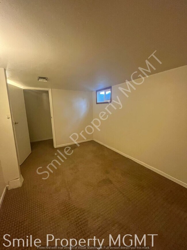 Building Photo - single house