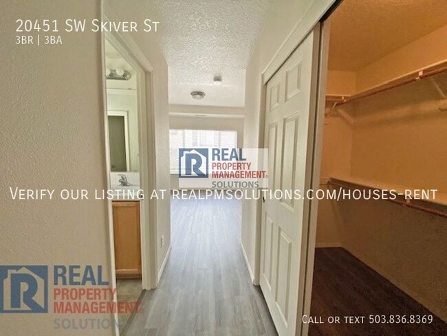 Building Photo - 20451 SW Skiver St