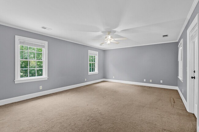 Building Photo - 710 Woodcreek Ct