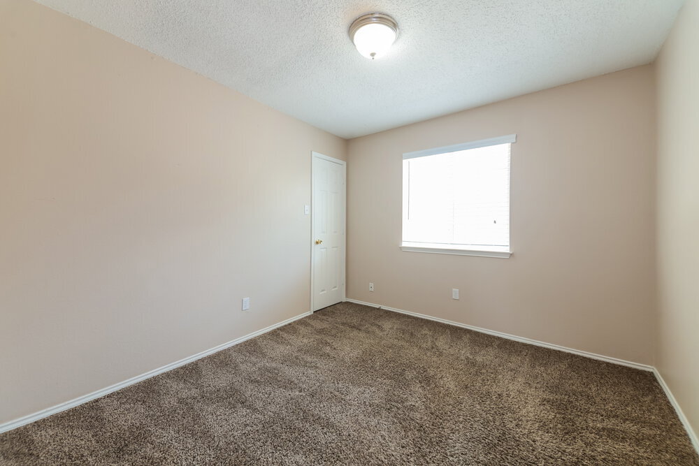 Building Photo - 1110 Pin Oak Ln