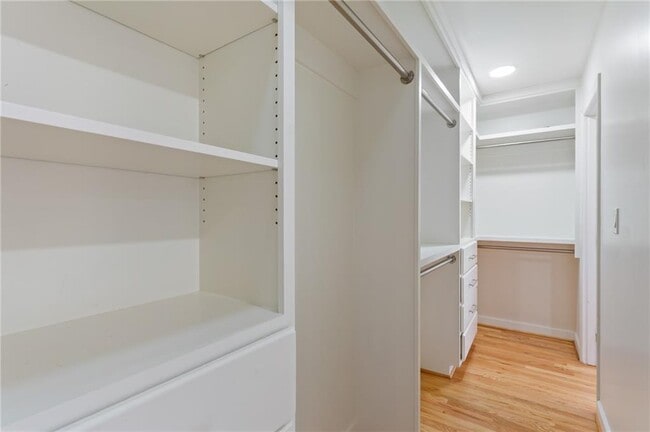 Building Photo - 3355 Pinetree Dr SE