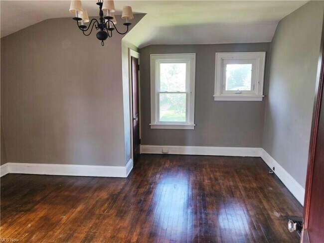 Building Photo - 3300 Dellwood Rd