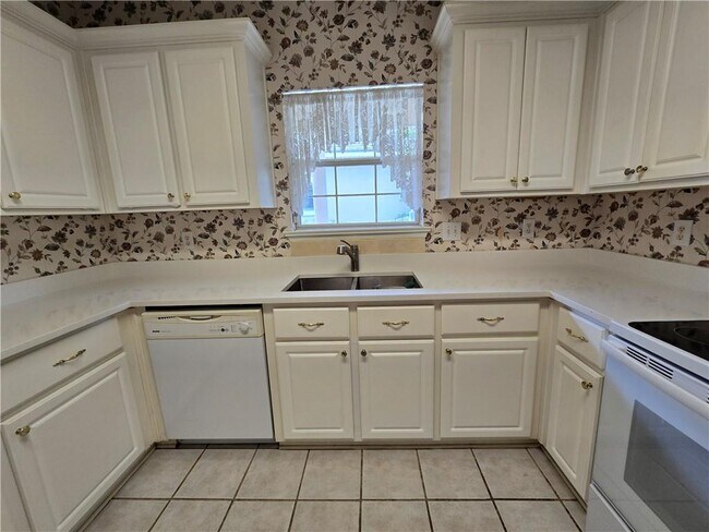 Building Photo - 152 Princeton Dr