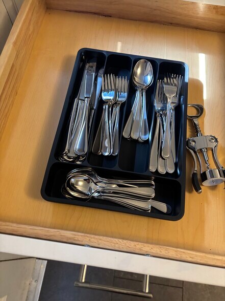 Building Photo - 902 S 36th St