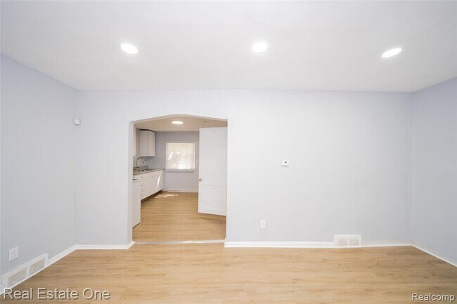Building Photo - 22675 Santa Maria St