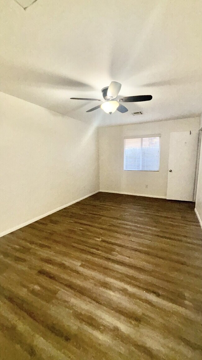 Building Photo - Cozy La Q Cove Long Term Rental Available Now!