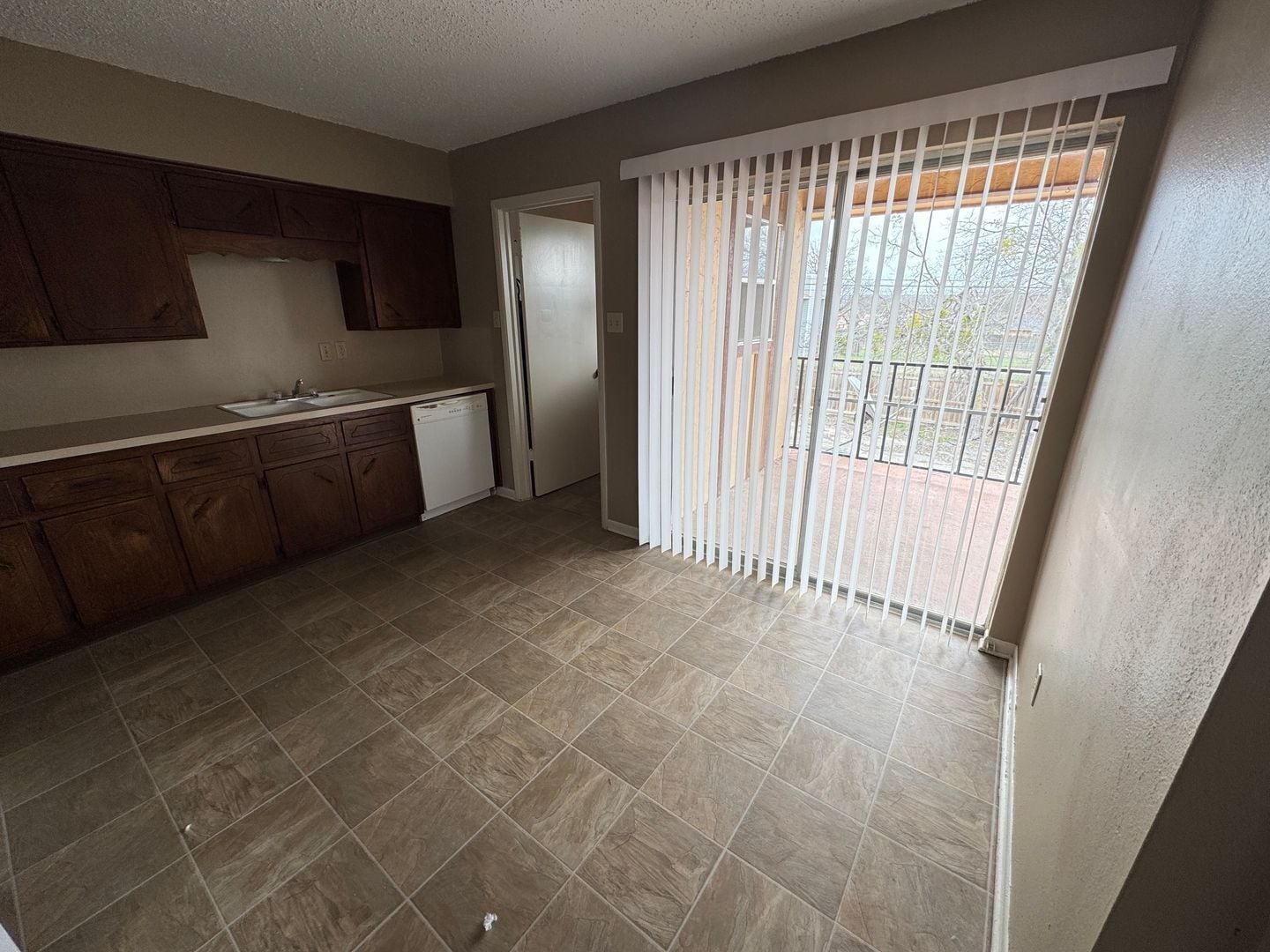 Building Photo - 2202 Hunt Dr