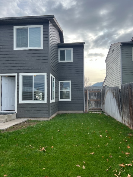 Building Photo - 1983 Greatview Dr