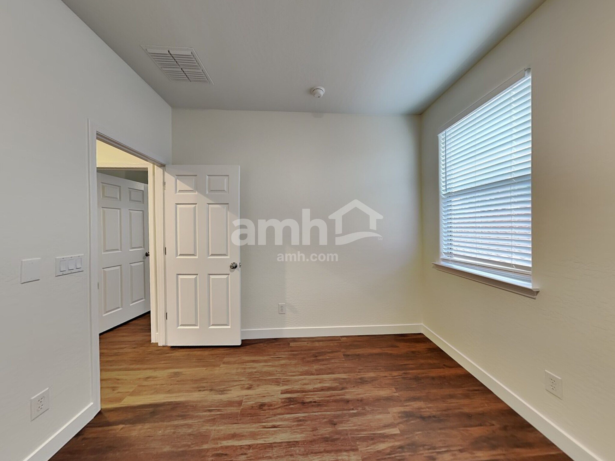 Building Photo - 5602 W Darrel Rd