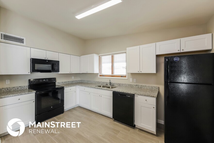 Building Photo - 3108 W McLellan Blvd