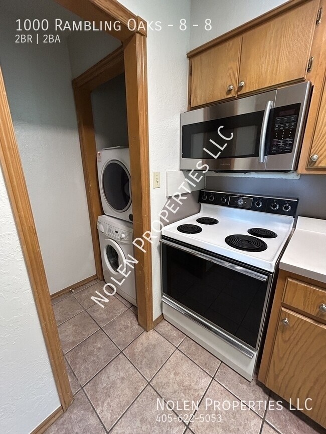 Building Photo - 1000 Rambling Oaks Dr