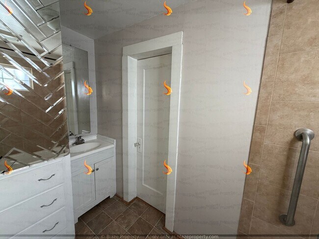 Building Photo - Charming 3-Bed with Fireplace & Large Fenced Yard!