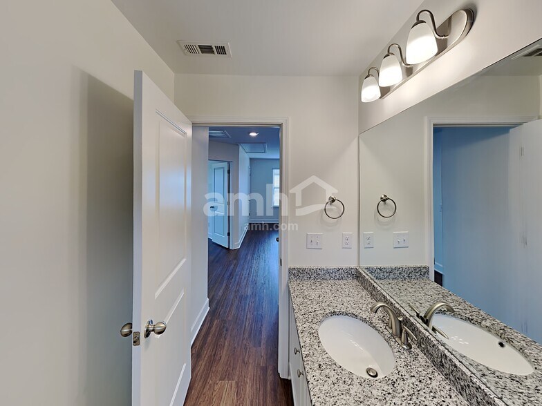 Building Photo - 5067 Trailwater Dr