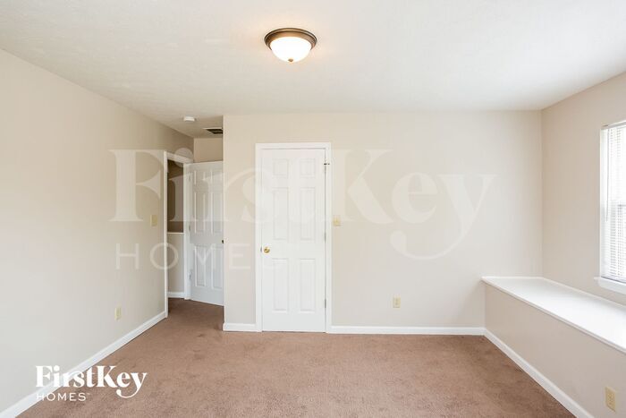 Building Photo - 7843 Stratfield Dr