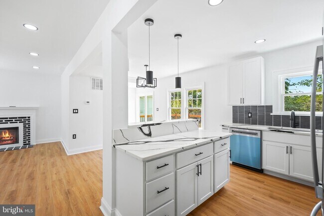 Building Photo - 5309 Chesapeake Rd