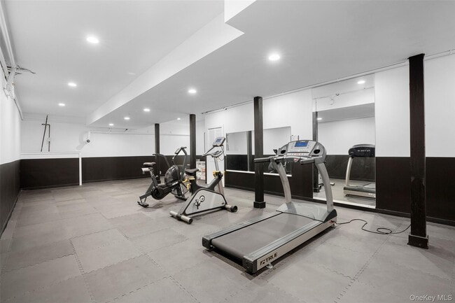 Building Photo - 16 Hilltop Dr