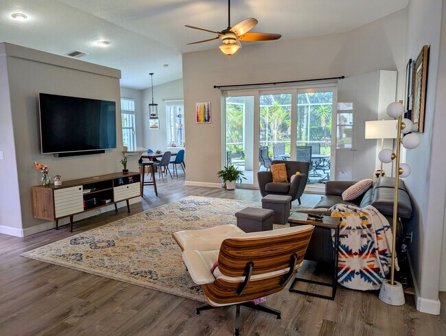 Building Photo - 3 Bed 2 bath 2 car garage pool home