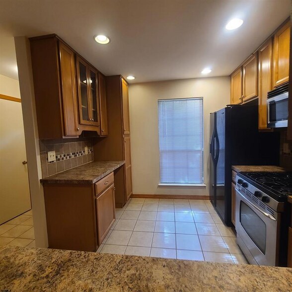 Building Photo - 78 Cheshire Dr