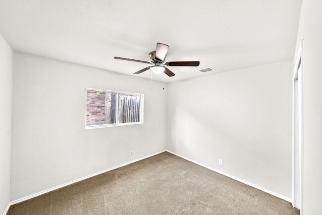 Building Photo - Charming 4-Bedroom Sanctuary - Spacious Living Awaits