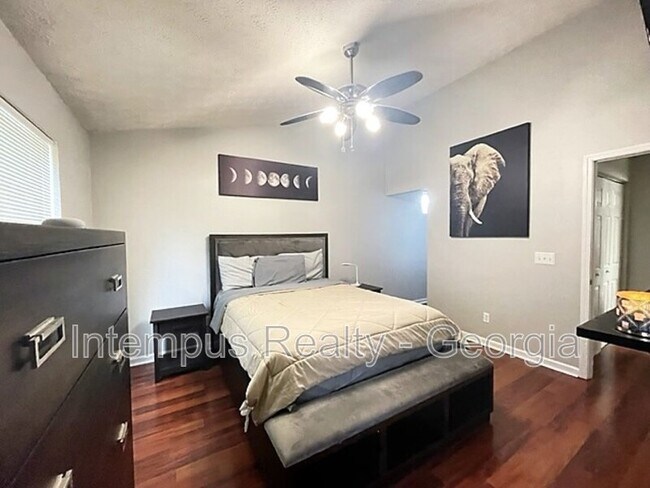 Building Photo - 238 Oak Grove Way