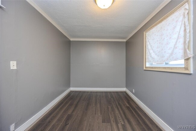 Building Photo - 68 Sirret St