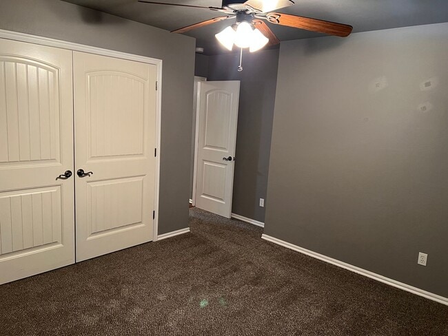 Building Photo - (3) Bed/(2) Bath + Study and Safe Room in ...