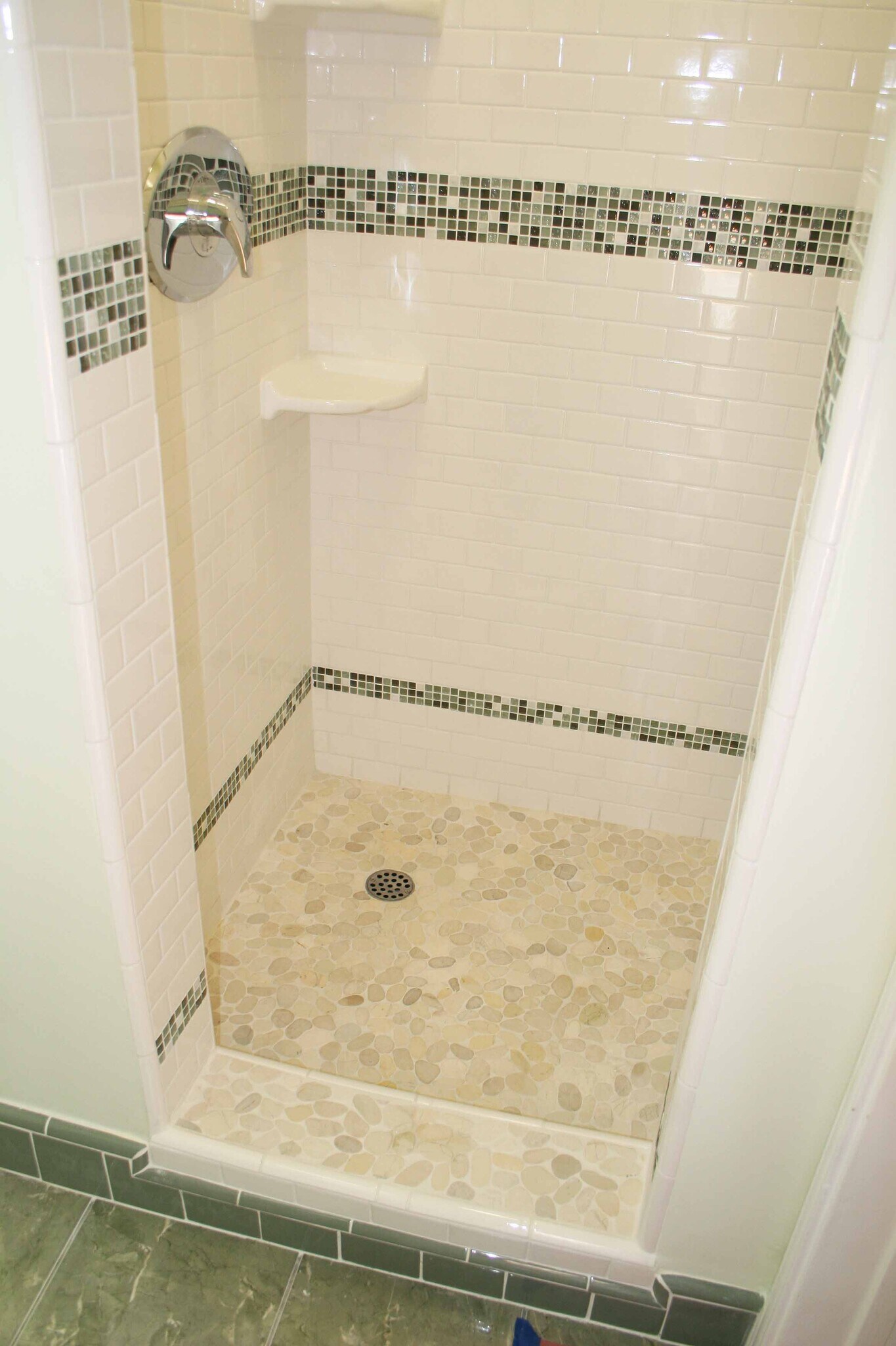 Building Photo - 831 Alandele Ave