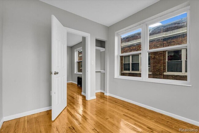 Building Photo - 2500 Hurlbut St